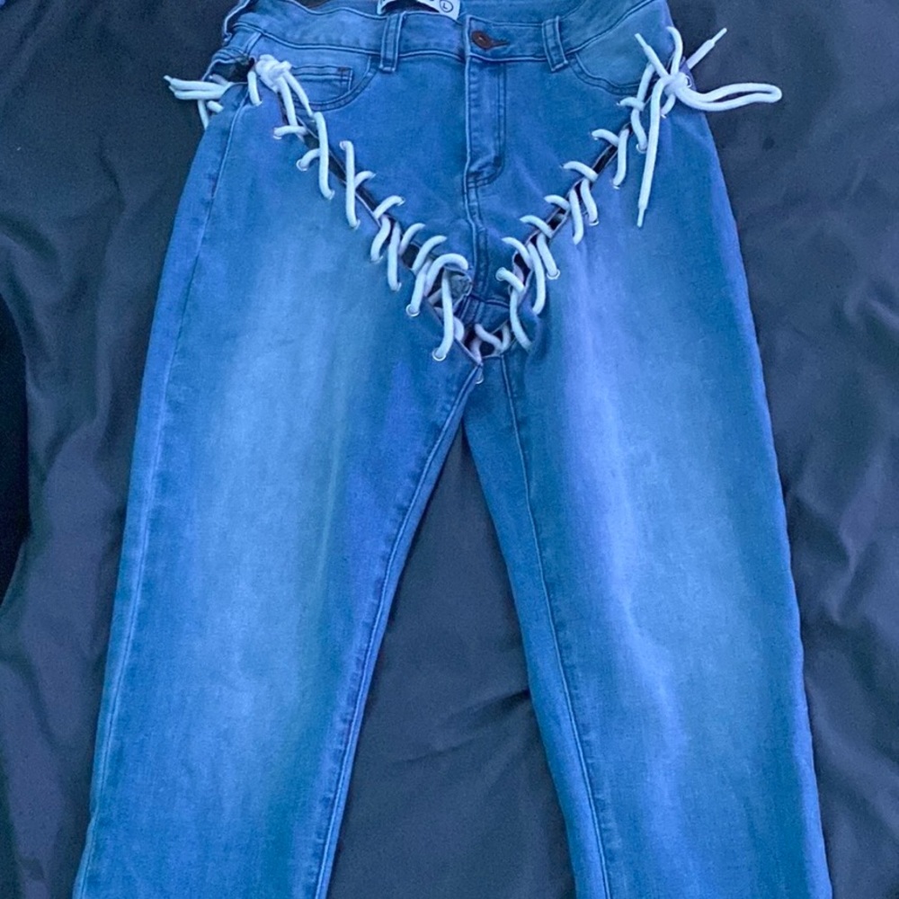 Laced pants front and back. Goes down to ankle.